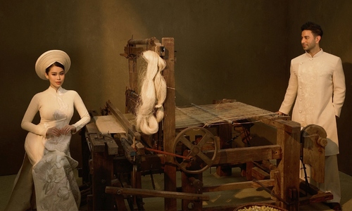 Tien Nguyen and Dubai husband pose with over century-old loom