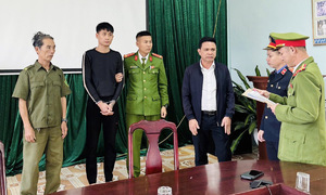 Son slashes father during family dispute