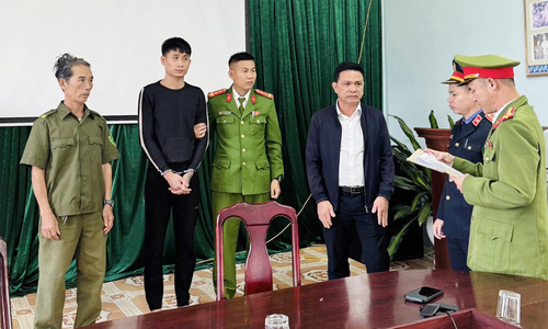 Son slashes father during family dispute