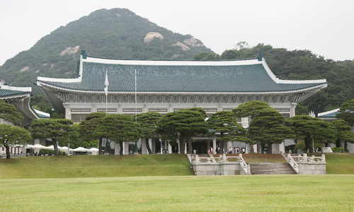 South Korean president moves office back to Cheong Wa Dae