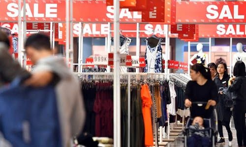 Consumers change spending habits at year-end
