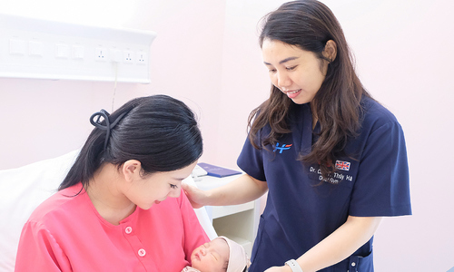 Fetal arrhythmia causes heart rate to exceed 200 beats per minute