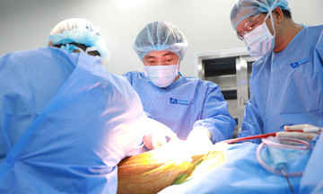 Should elderly patients with a femoral neck fracture undergo hip replacement surgery?