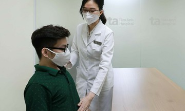 Can hepatitis D be transmitted through skin wounds?