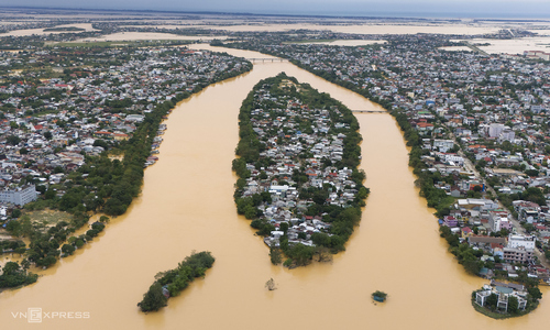 Proposal to build two bridges across Con Hen in the middle of Huong river