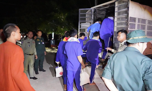 Cambodia evacuates over 1,000 inmates as 'Thailand attacks near prison'