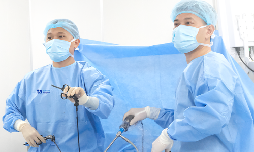 Tourist's abdominal pain: thought to be food poisoning, diagnosed as fallopian tube torsion