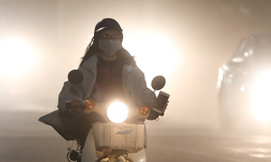 Hanoi residents escape air pollution
