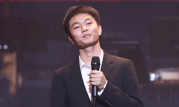 Chinese singer performs 'what could be more beautiful'