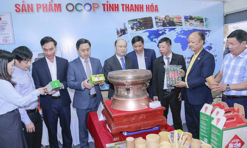 300 safe agricultural product stalls at supply-demand connection event