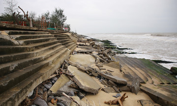 35 billion VND seawall damaged before acceptance