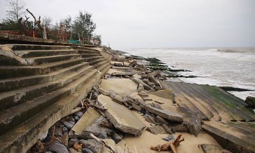 35 billion VND seawall damaged before acceptance