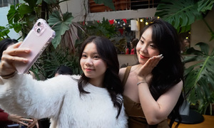 100-meter-long 'Christmas Alley' attracts thousands of daily visitors