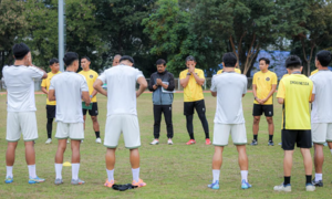 Indonesia - Myanmar: Indonesia prays before final practice