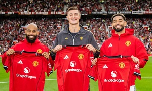 Manchester United's net debt exceeds 1 billion USD for the first time