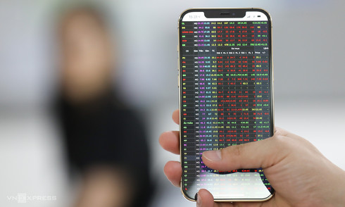 VN-Index drops over 60 points