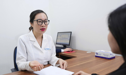 Signs of skin necrosis after filler injection