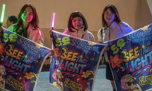 Tens of thousands of spectators await My Tam concert