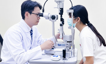 Ingrown eyelashes cause corneal scratches