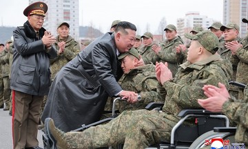 Kim Jong Un honors soldiers returning from Russia