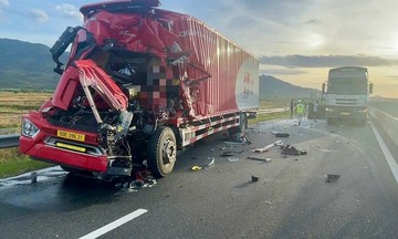 Truck collision closes Vinh Hao - Phan Thiet expressway