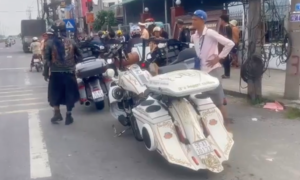 Police intercept group of motorcyclists violating traffic laws on national highway