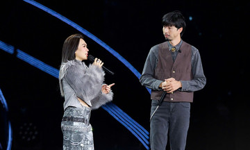 Den Vau apologizes at My Tam's concert