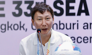 Coach Kim Sang-sik holds press conference before SEA Games 33 semi-final