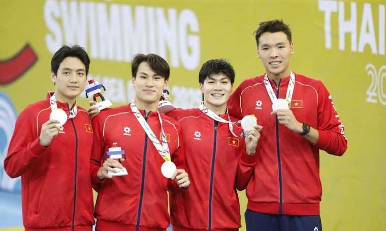 Vietnam freestyle relay team wins silver medal