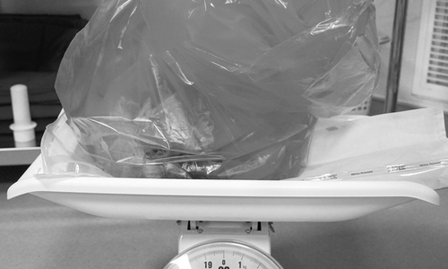 Uterine tumor weighing 4 kg causes abdomen to swell like a 9-month pregnancy