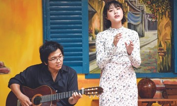 Hoang Trang, Nguyen Dong, the 'wandering singer couple', tie the knot