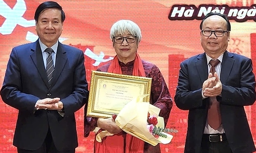 Writer Tran Thi Truong awarded lifetime achievement award