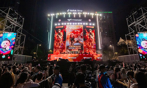 Quang Hung MasterD, Orange, Phao Northside transform into Crossfire Legends characters