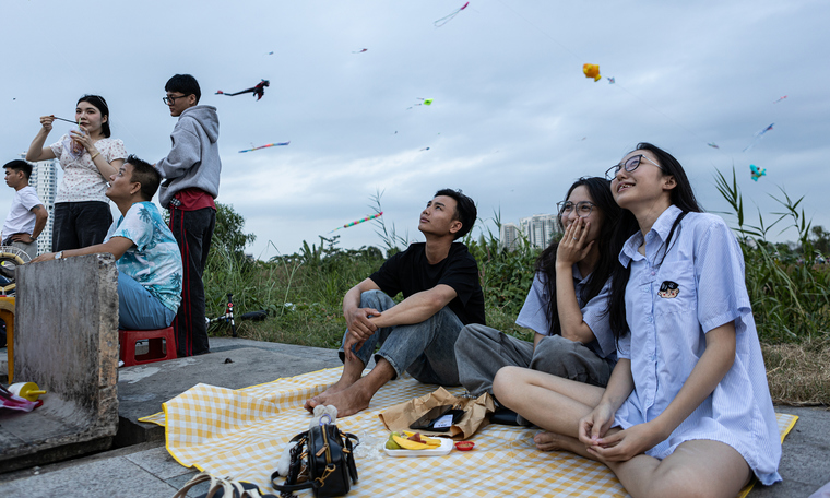 Two worlds in Vietnam through a Western traveler's eyes