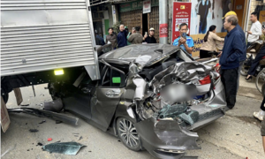 6 vehicles in chain collision on national highway 1A, two injured