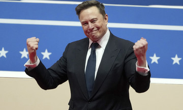 Elon Musk becomes the world's first person to hold 600 billion USD