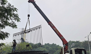 Over 2,000 m of fence removed at Thong Nhat Park
