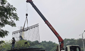 Over 2,000 m of fence removed at Thong Nhat Park
