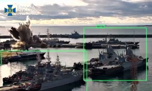 Ukraine claims strike on Russian submarine