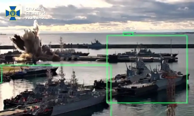 Ukraine claims strike on Russian submarine