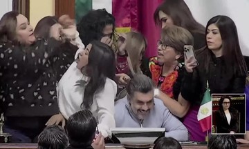 Female lawmakers pull hair, clash during debate session