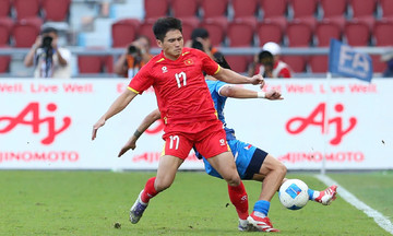 How 'crossing machine' Phi Hoang spearheaded the attack against the Philippines