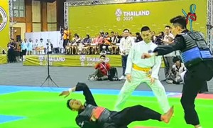 Van Kien disqualified after striking opponent's face