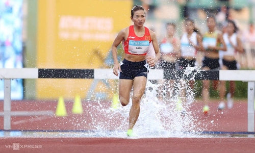 Nguyen Thi Oanh achieves golden hat-trick