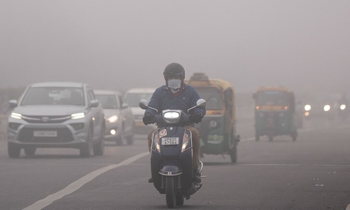 New Delhi moves children to online learning due to air pollution