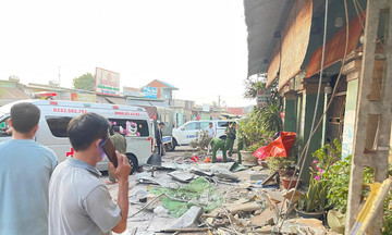 Road roller crashes, kills pedestrian