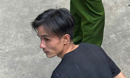 Man feigns gold purchase, snatches necklace