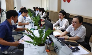 Ho Chi Minh City reassigns over 1,000 civil servants to communes, wards after mergers