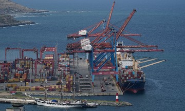 Venezuela 'deploys navy' to escort cargo ships