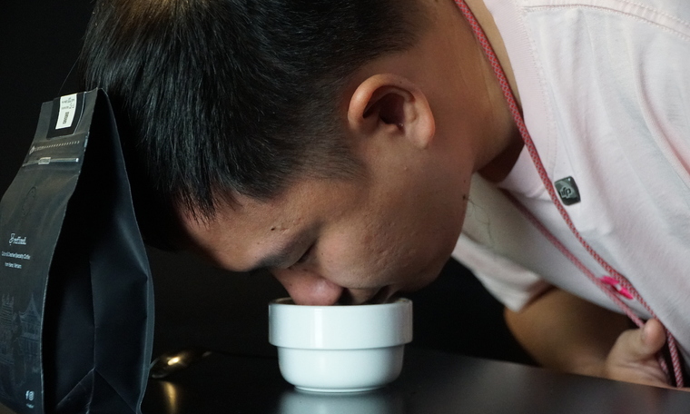 Experts explain coffee tasting action criticized as 'unsanitary'